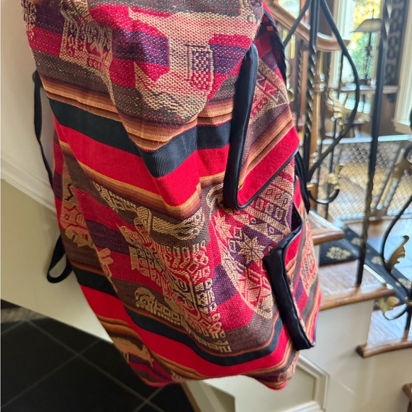 Large Peruvian Duffle Bag . Purchased in Peru. EUC Lots of pockets. - Picture 6 of 12